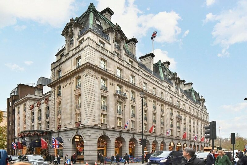 Гостиница Huge Mayfair 3 Bed 3 5 Bath 10 Million Air Con в Лондоне