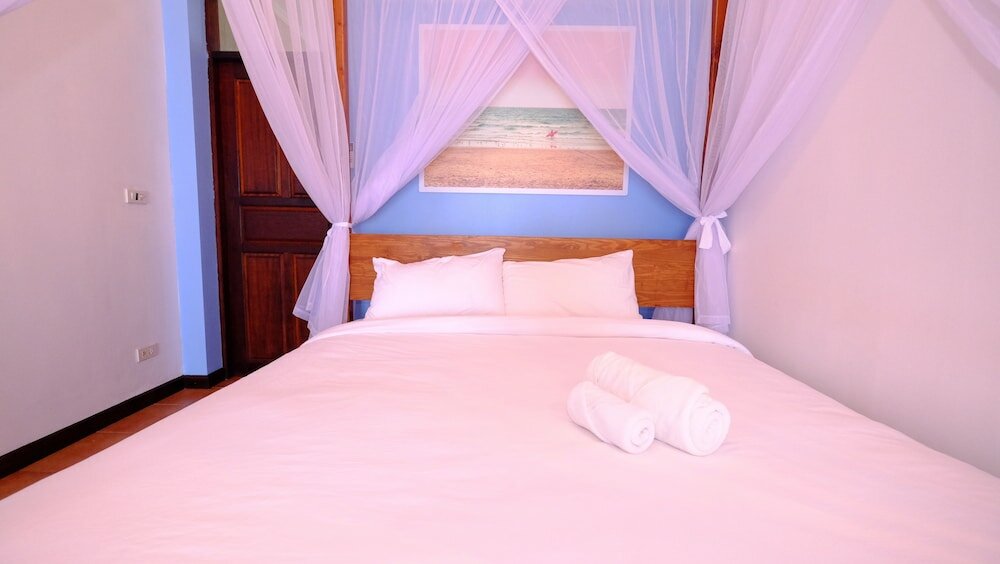 Фото Baan Jai Dee Beach Front Hotel