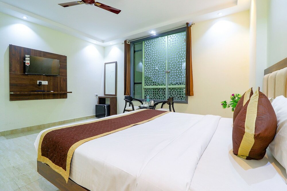 Фото Fabhotel The Premium Suits