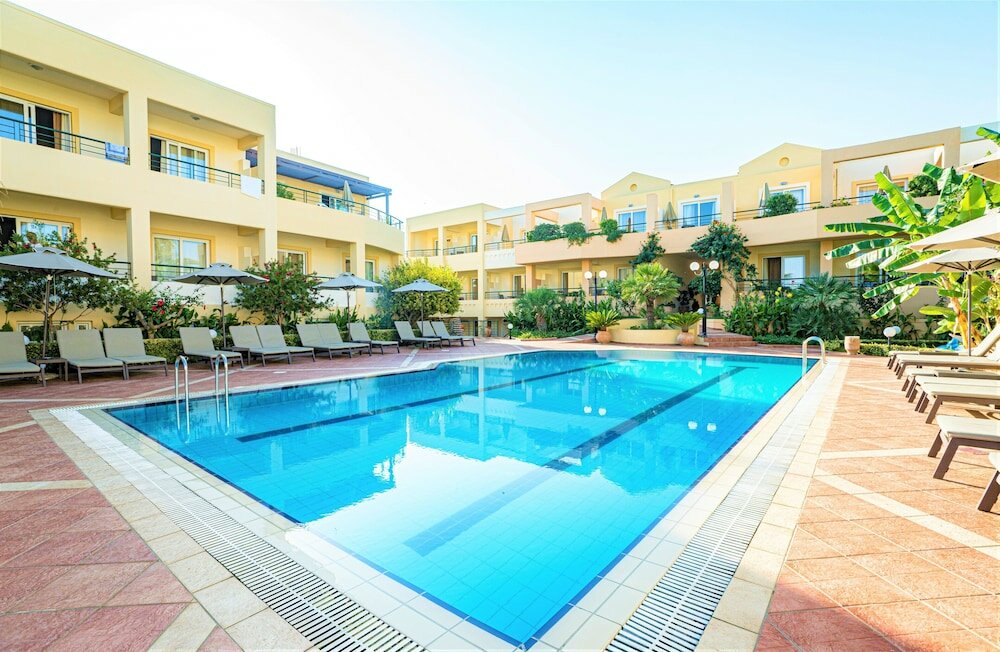 Фото Helios Apartments