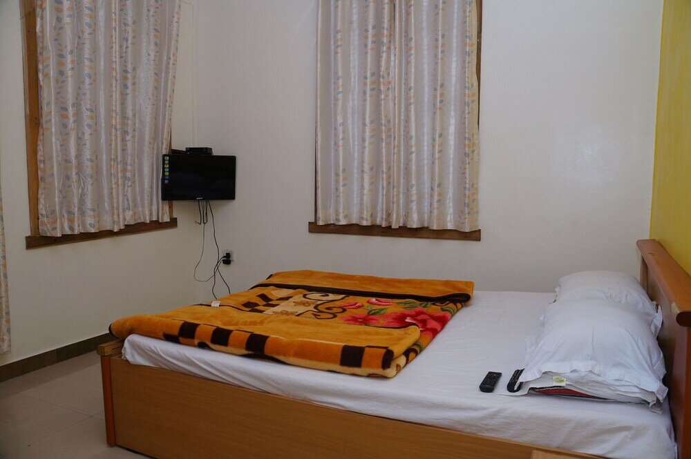 Фото Hotel Godai Girikunj