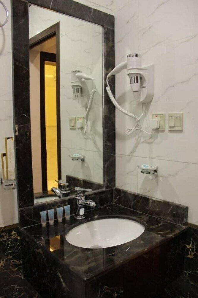 Фото Golden Rest Hotel