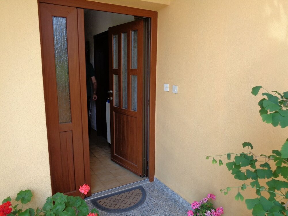 Фото Apartments Ivica - Quiet Street