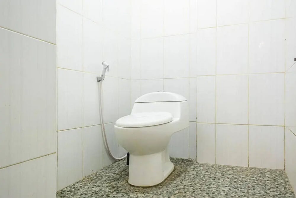 Фото RedDoorz Hostel near Taman Puring