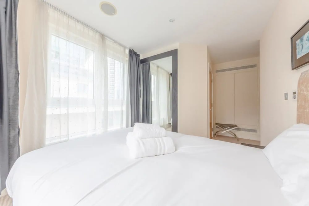 Фото Gorgeous 3 Bedroom Flat in Vauxhall With City Views