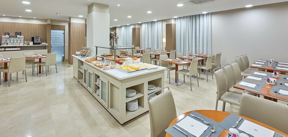 Фото Hotel NH Valencia Las Ciencias