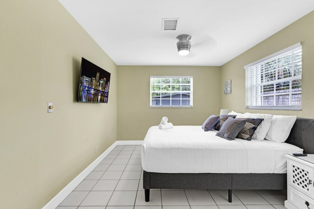 Фото Dania Hills w Pool 10 min to Beach