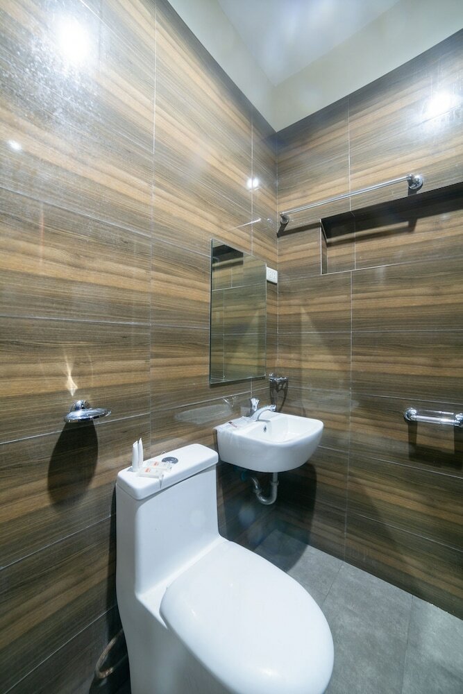 Фото Oyo 183 Jrjf Hotel