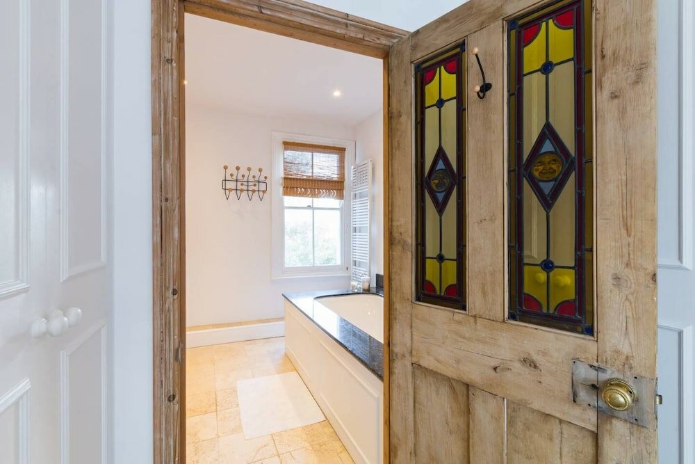 Фото Fabulous 4 Bed House With Garden in Fulham