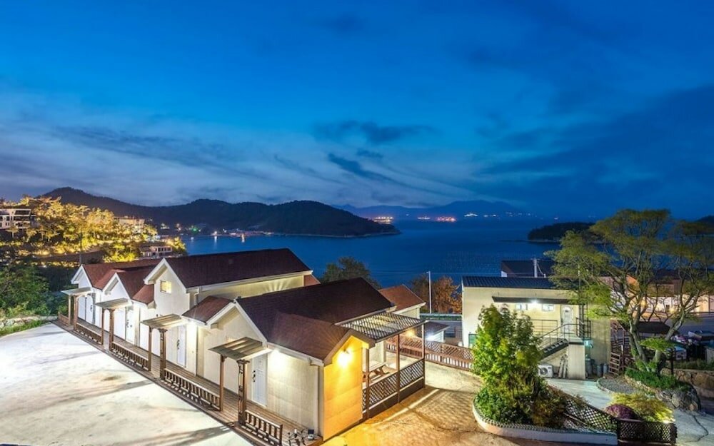 Фото Yeosu Maison Blanche Pension