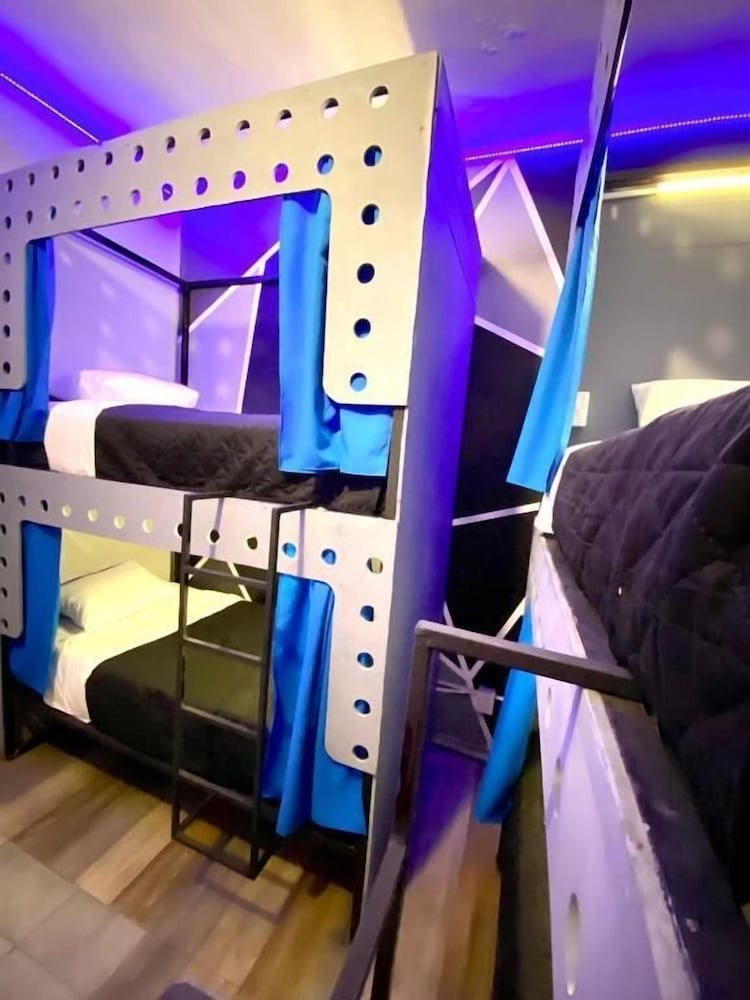 Фото Roomies Hostel Centro Medico