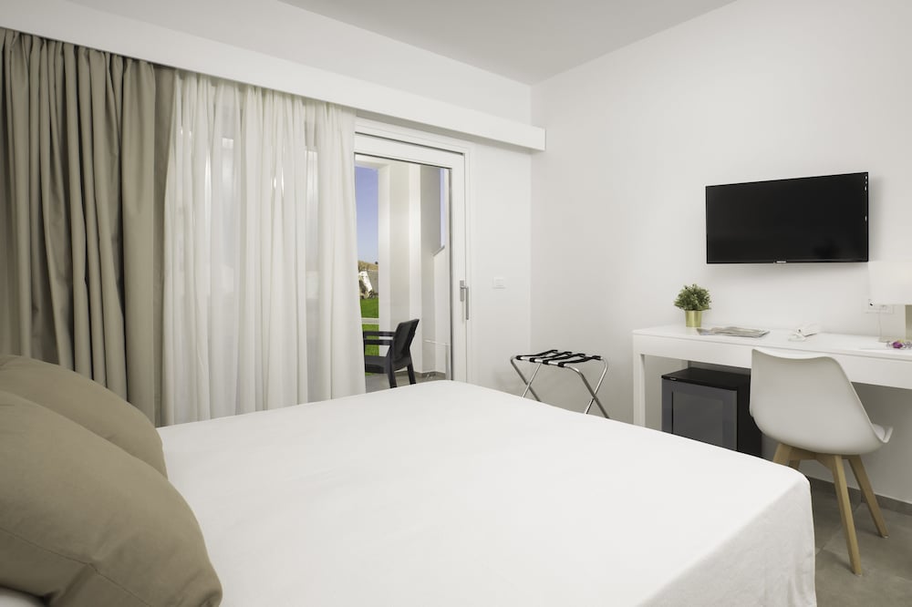 Фото Hotel S'Arena Beach