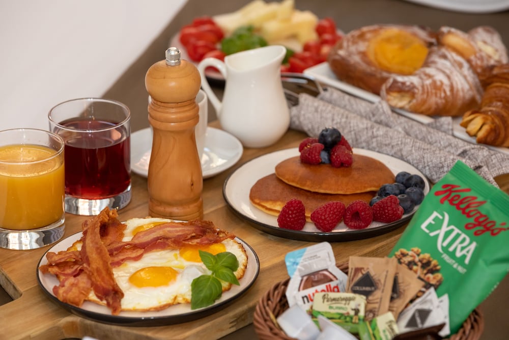 Фото Leonardo Suites - The Luxury Leading Accommodation in Rome