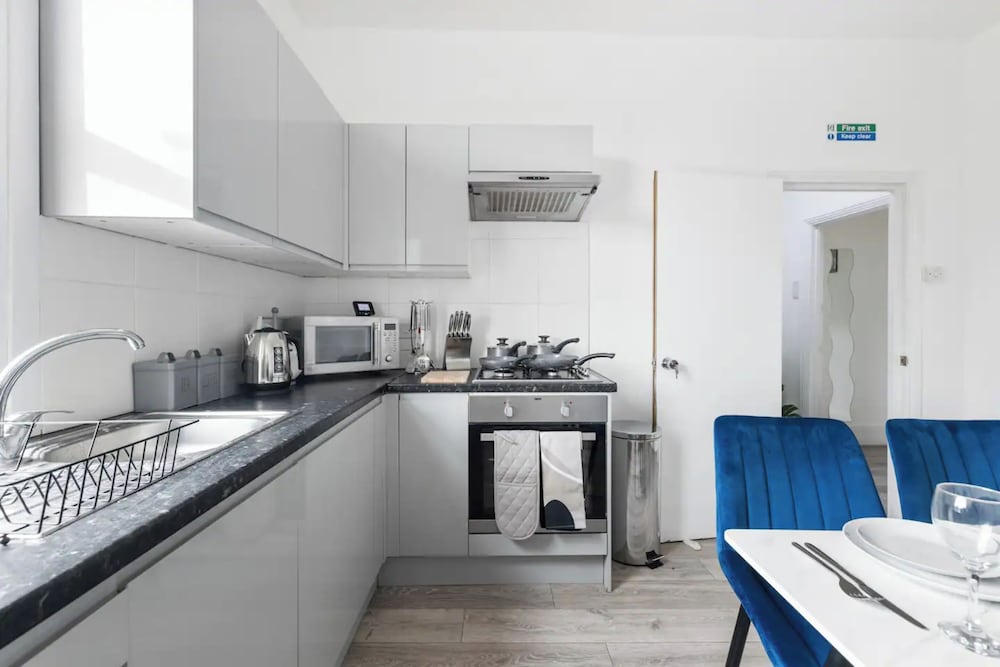 Фото Chic 3bd Flat - 5 Mins to Walthamstow Central!