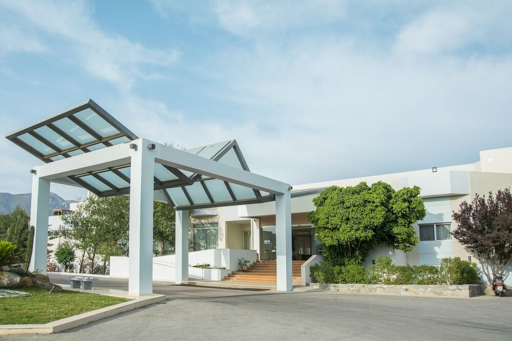 Фото Sovereign Beach Hotel - All Inclusive