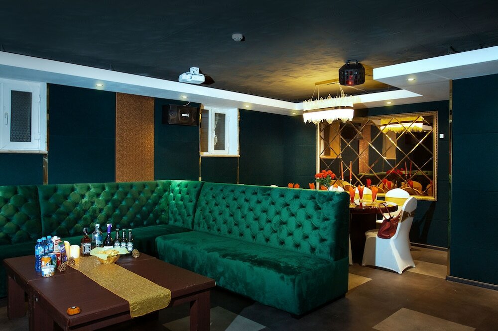 Фото New West Hotel