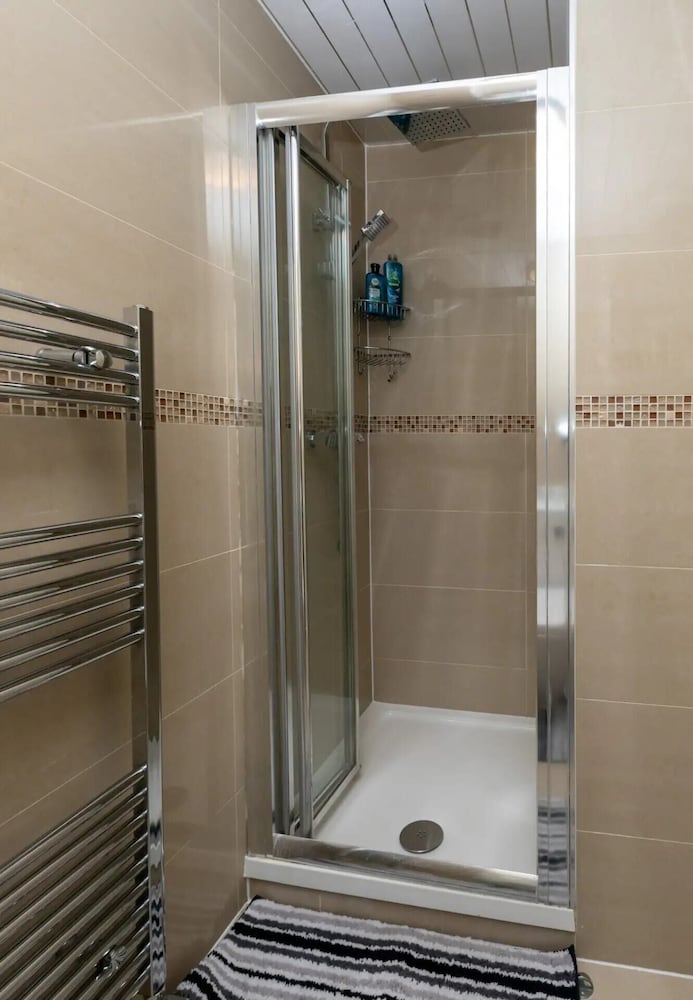 Фото Modern & Spacious 2bd Flat - Westbourne Park