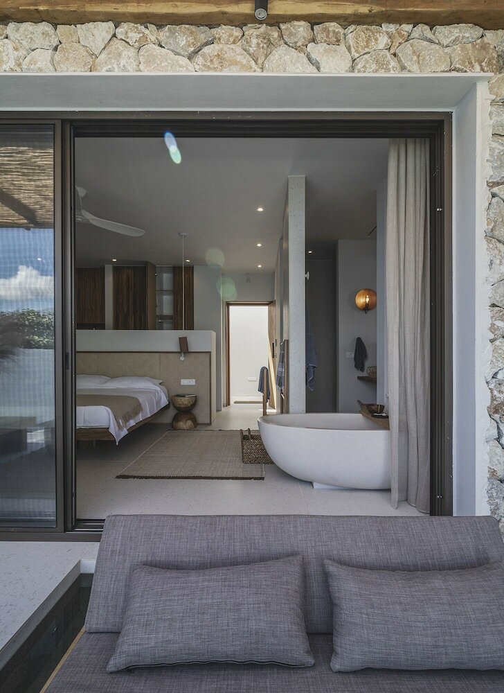 Фото Amethyst Selene Paleros