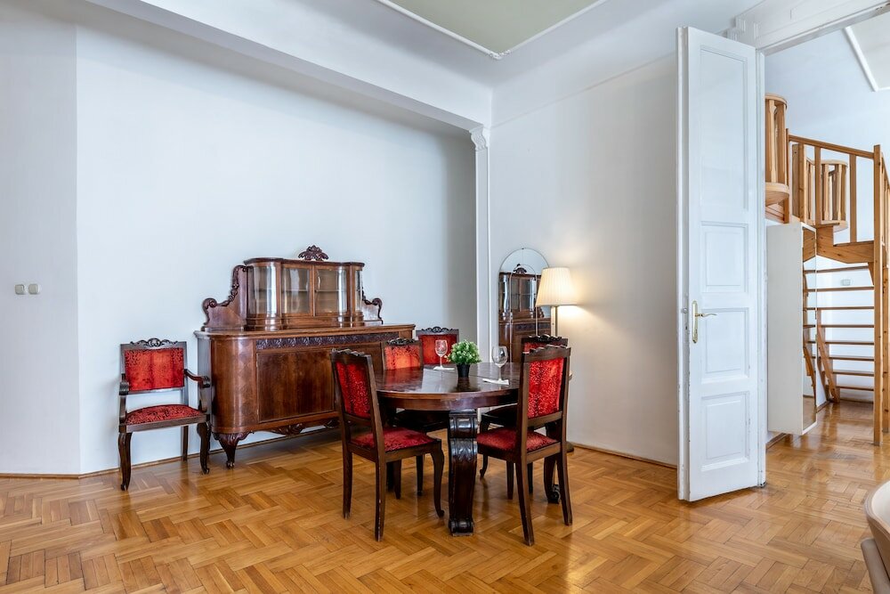 Фото Huge Apartment in the city center