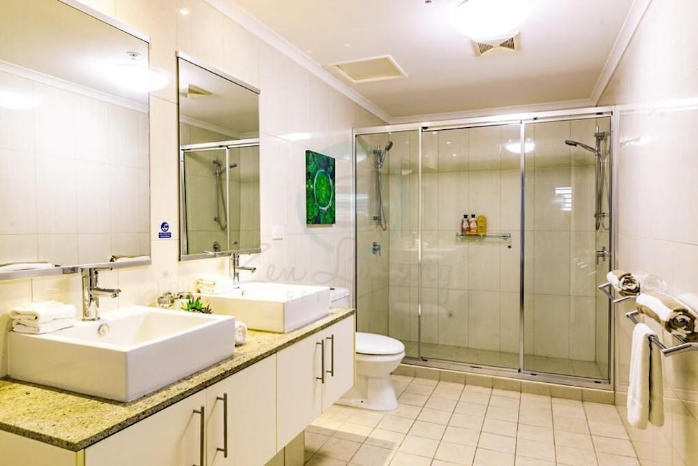 Фото Signatures on Woods - Pinnacle