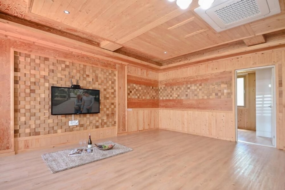 Фото Yeosu Sea and Starnight Pension