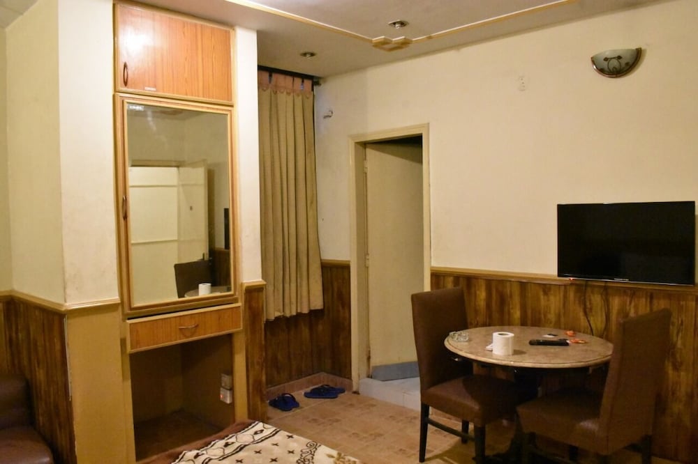 Фото Hotel Royal Gardens Jail Road