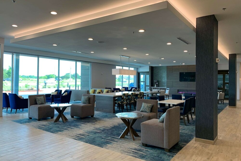 Фото La Quinta Inn & Suites by Wyndham Round Rock near Kalahari