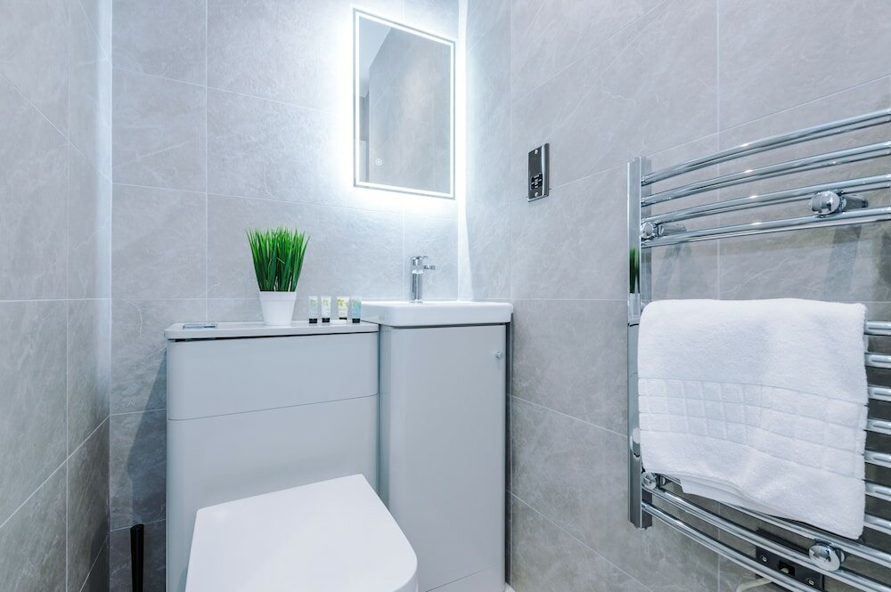 Фото Hilltop Serviced Apartments - Stockport