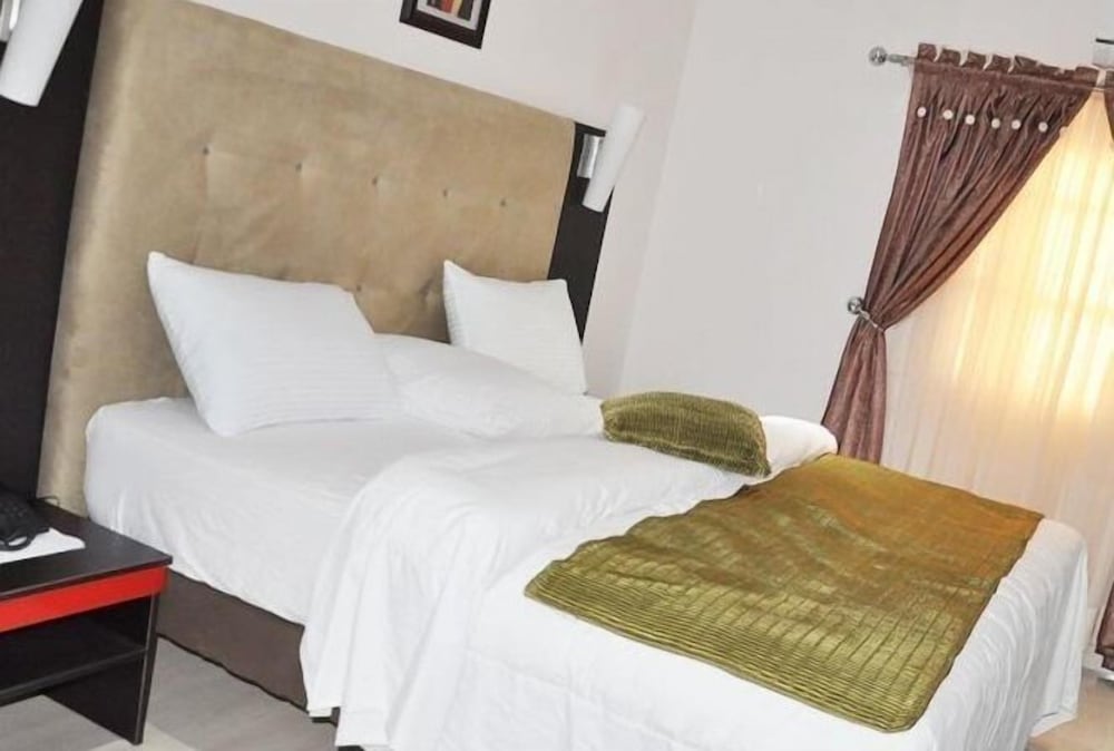 Фото Wood Peckers Hotel