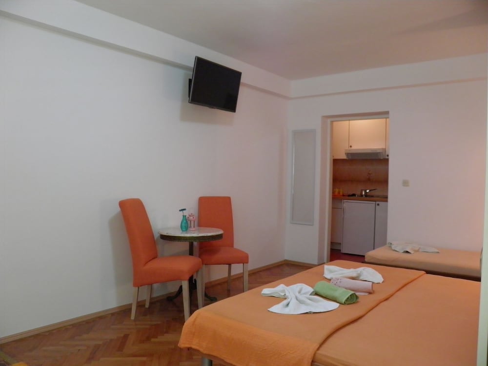 Фото Angela - With Beautiful Courtyard - Sa3