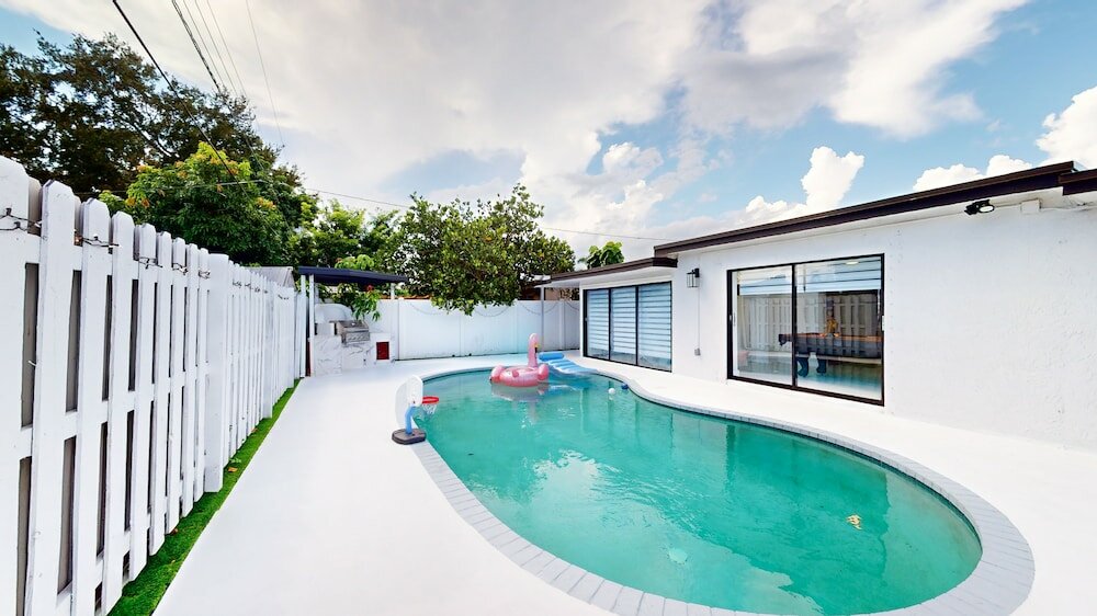 Фото Casa Lucia 5br Luxury Home with Pool