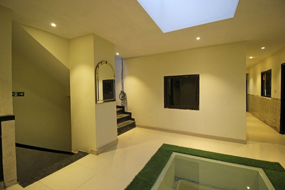 Фото Oyo 4883 Duke Hotel