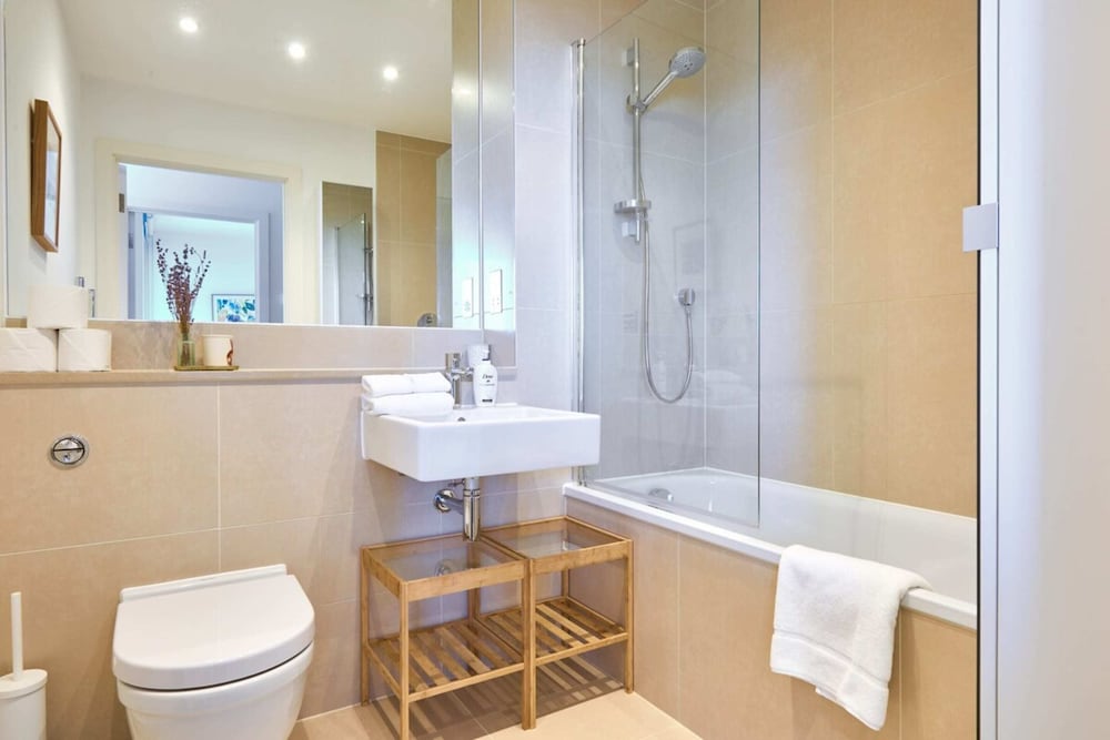 Фото Beautiful 1 Bedroom With Balcony Near Mile End