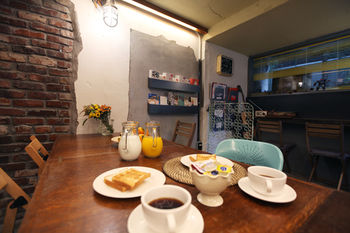 Фото Hongdae Guesthouse Pajamaparty - Hostel