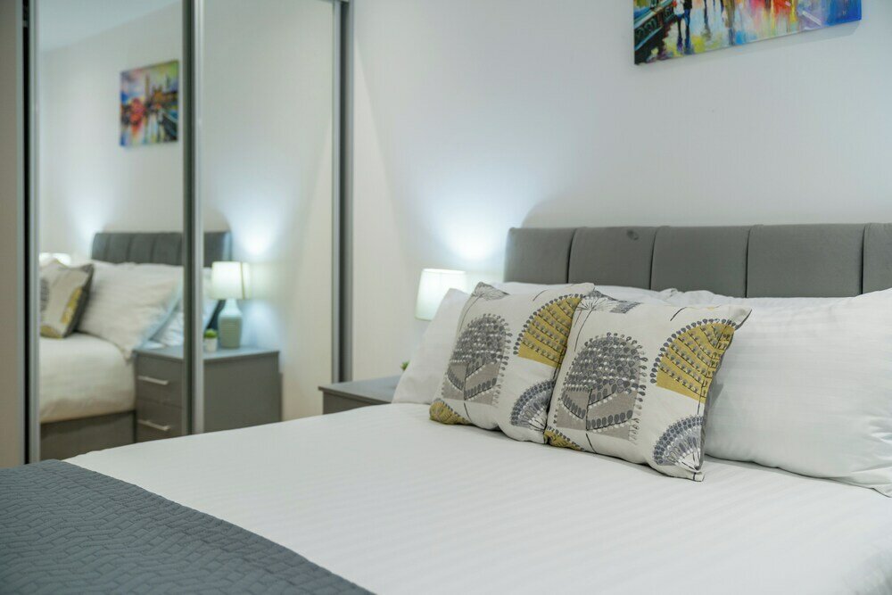 Фото Skyvillion - Woolwich 2-Bed Apartments