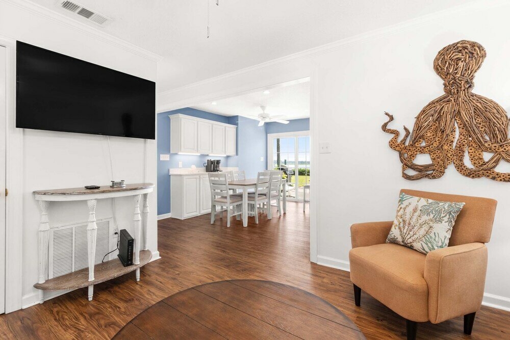 Фото 1401 Chatham Ave