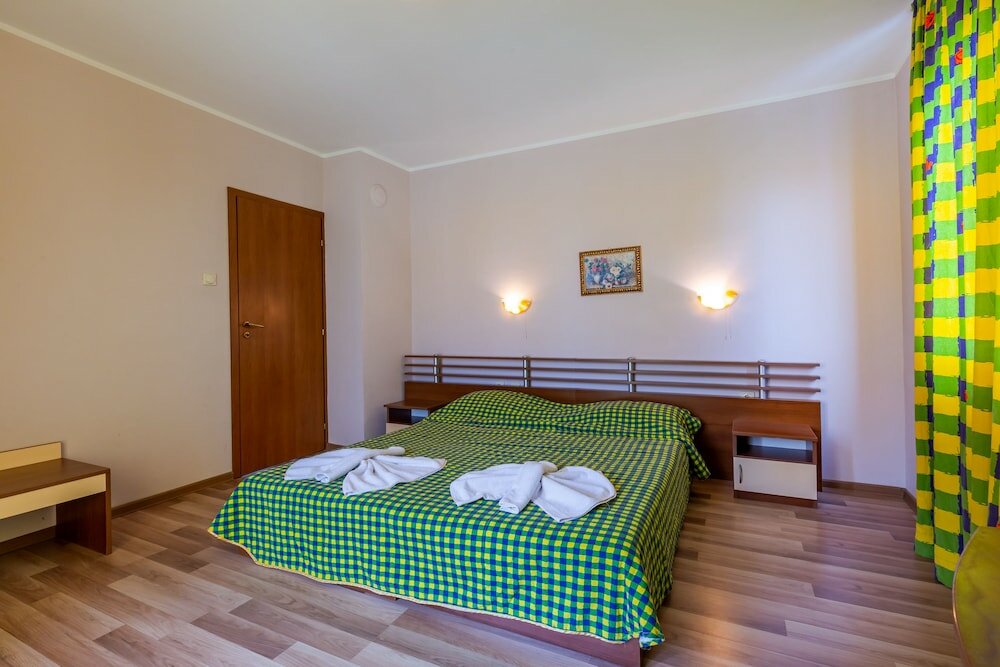 Фото Family Apartment in Dafinka Guest House