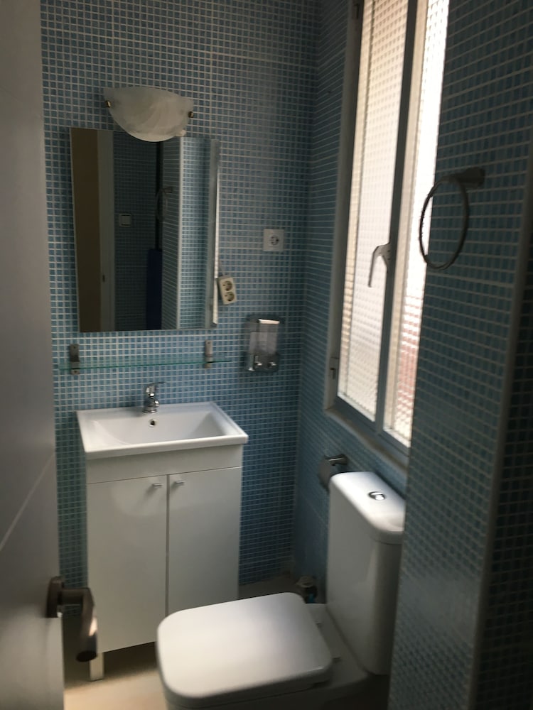 Фото Reina Victoria Apartments & Suite