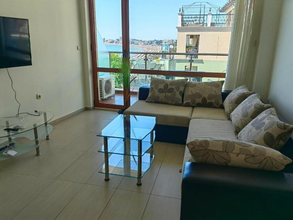 Фото Marty's Beachfront Apartments