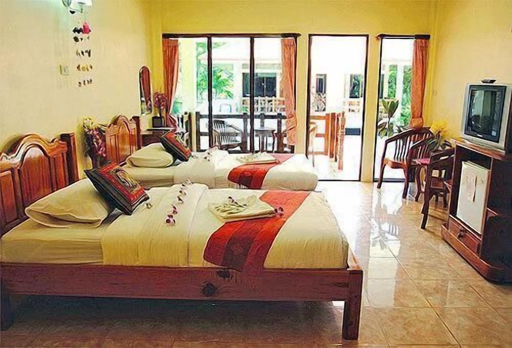 Фото отеля 2