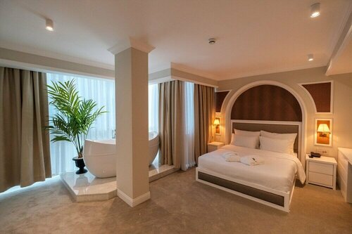 Гостиница Mono Life Hotel Bayrakli в Байраклы