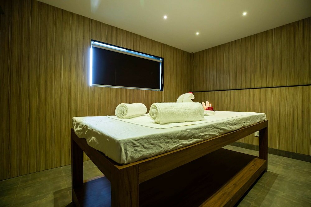 Фото Grand Seasons - The Business Hotel