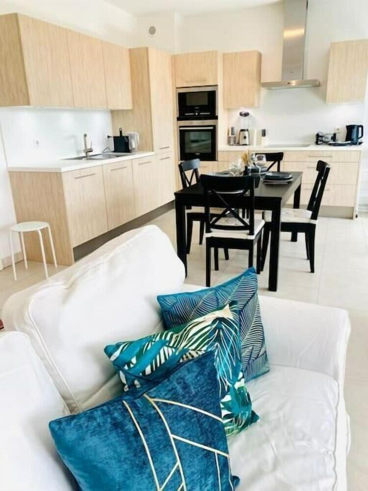 Фото Spac. Flat -Kirchberg w Parking&Terrace