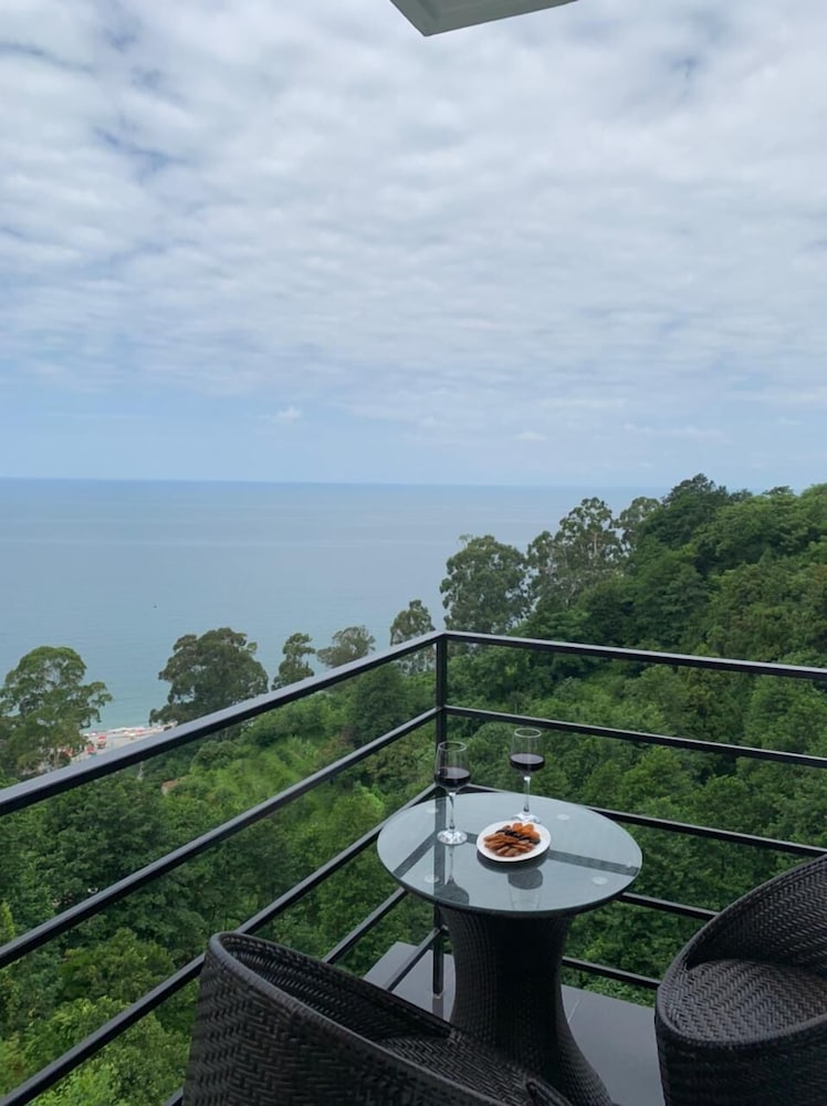 Фото Hotel Hills Kvariati