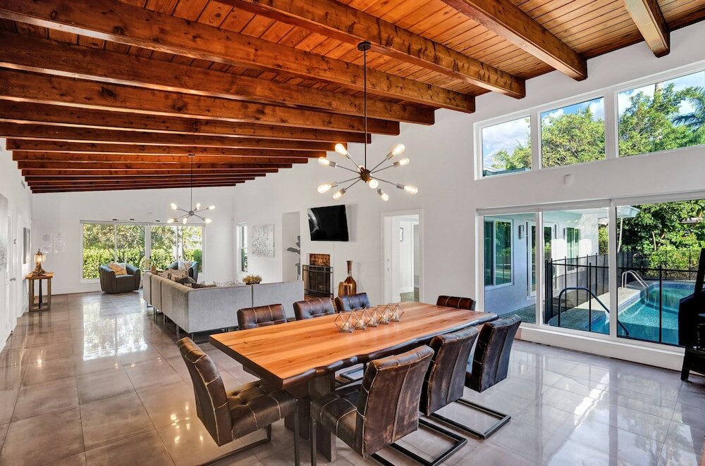 Фото Gorgeous 5br Home with Heated Pool