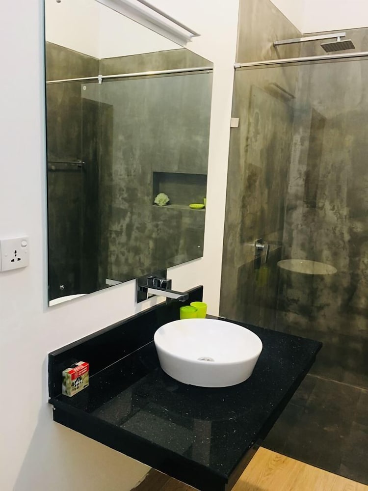 Фото Niluka Stay Home