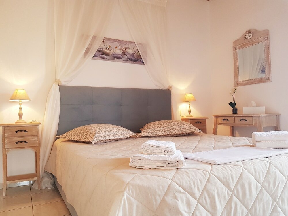 Фото Emmanouil Airport Beach Apartment