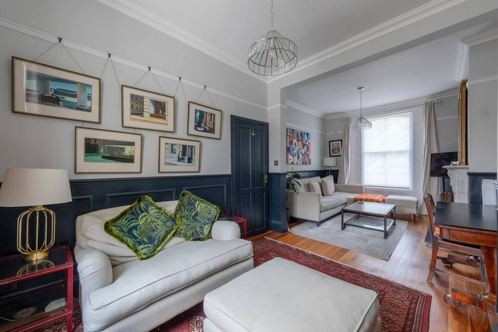 Фото Stylish 2 Bedroom Home in Islington With Garden