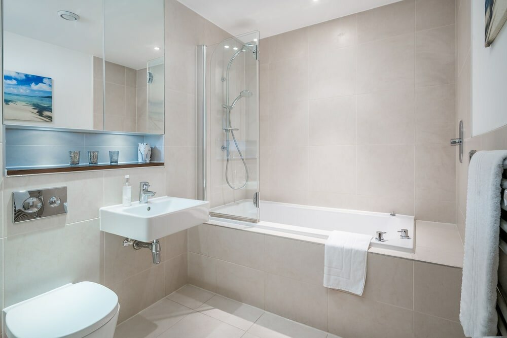 Фото Altido Gorgeous 2-Bed Flat W Desk In Wandsworth