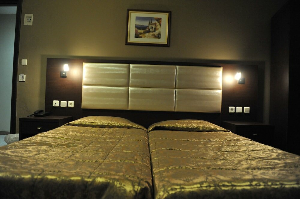 Фото Hotel Emporiko